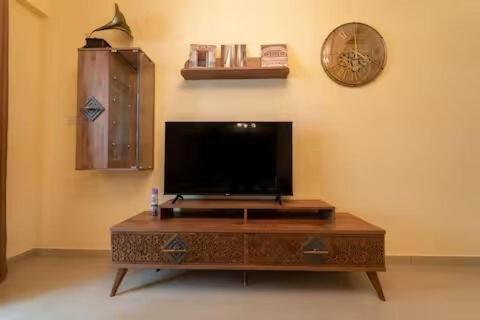 Luxury 1 Bhk In Marina By Dpie Man 1212 Apartment *