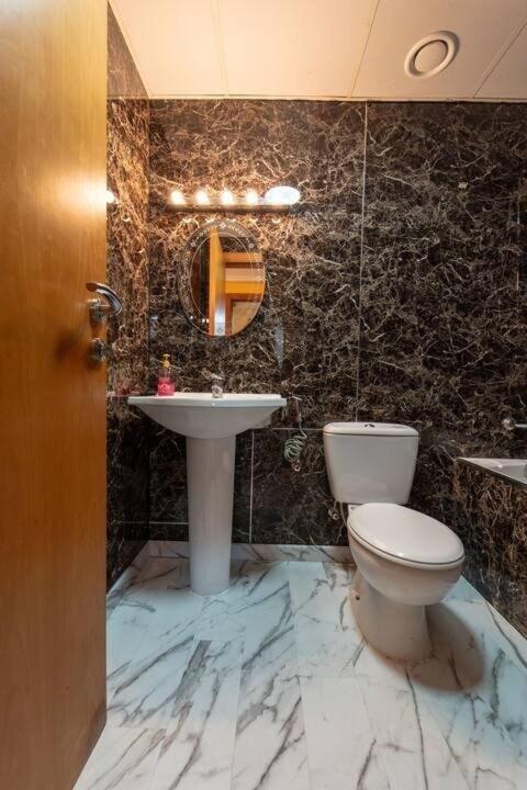 Apartment Luxury 1 Bhk In Marina By Dpie Man 1212 Dubai